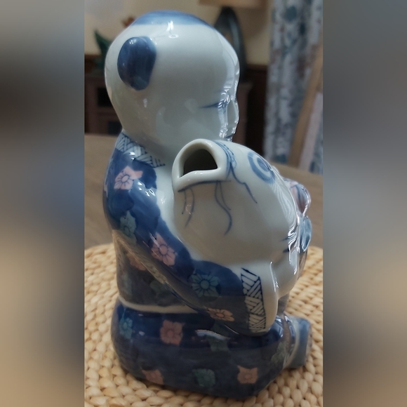 Asian boy with koi fish - Picture 2 of 6